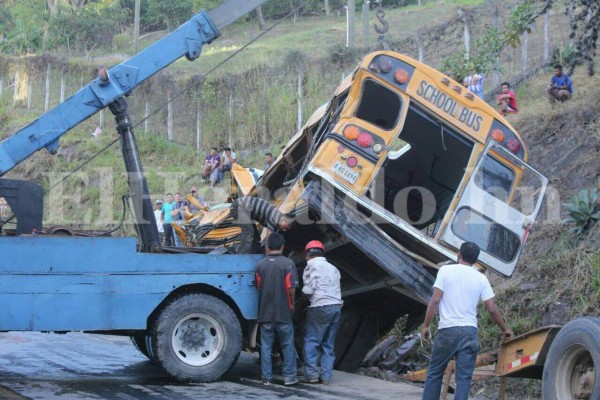 Honduras: Retiran parcialmente automotores accidentados y habilitan paso en salida al sur