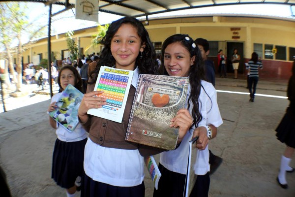 Solidiario llegó a Escuela 3 de octubre
