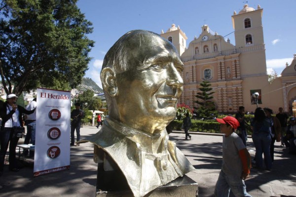 Terminado monumento al Papa 'mensajero de la paz”