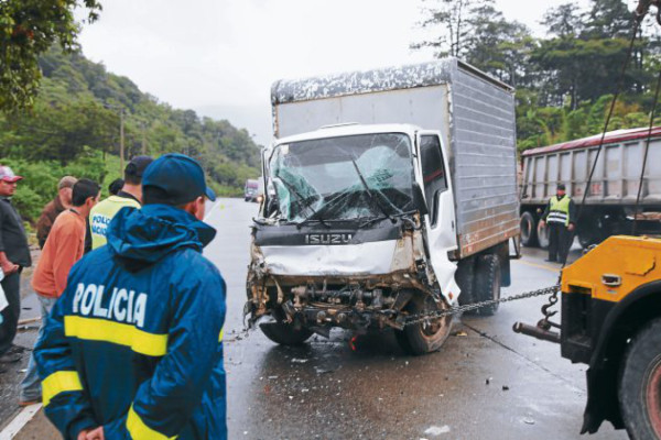 Docente muere en cuádruple colisión en Comayagua