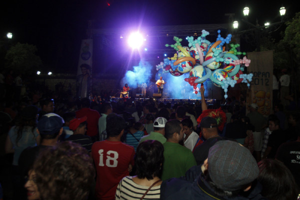 Hondureños y extranjeros bailaron al ritmo de Guillermo Anderson