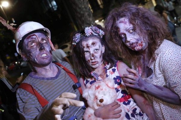 Payasos, zombies y monos rojos: Así se celebró Halloween en el mundo (FOTOS)