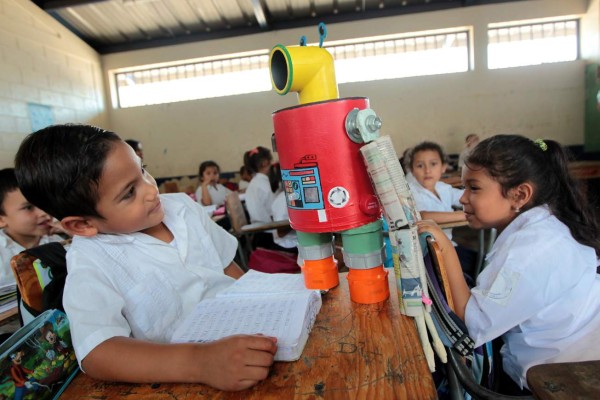 Aula por aula, niños comparten mensaje ambiental