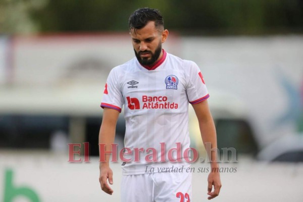 Festejo, consejos a los jugadores y presión por el debut: lo que no se vio en TV del triunfo de Olimpia en Danlí