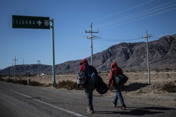 Las duras fotos de los migrantes de la caravana en su paso por Tijuana, México