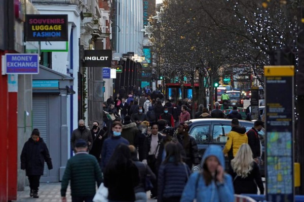 Lo que se sabe hasta ahora sobre mutación del coronavirus que alarma a Europa (FOTOS)