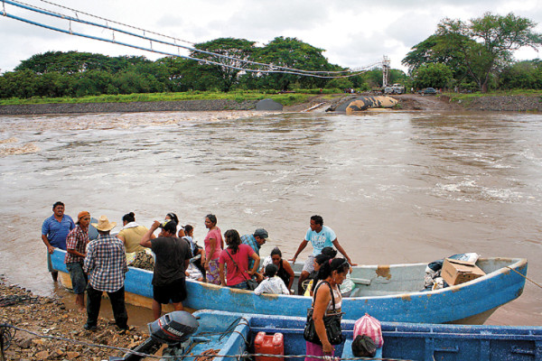 Otra vez incomunicadas 15 comunidades de Los Amates