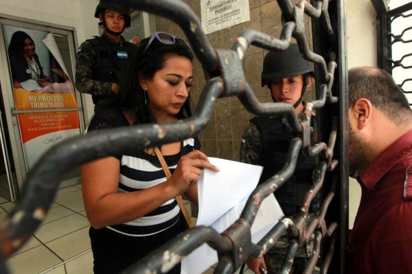 Unos 200 empleados atienden centros de atención de la DEI