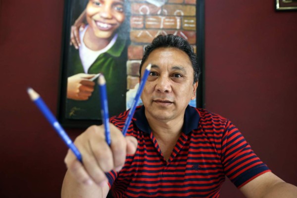 Caricaturista hondureño Sergio Chiuz: 'Estuve a punto de morir en el estadio”