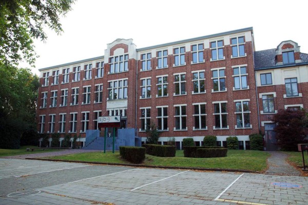 Prestigiosos y exigentes: Así son los colegios de los niños de la realeza