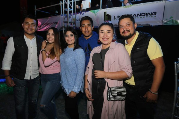 una noche con un toque de salsa, cumbia y mucho swing