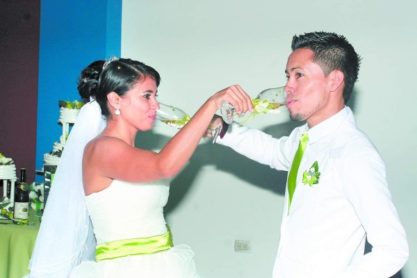 Bodas múltiples promueven autoridades edilicias de La Paz