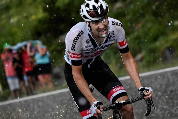 Dumoulin gana etapa reina de Pirineos, Froome sigue líder y Contador se retira