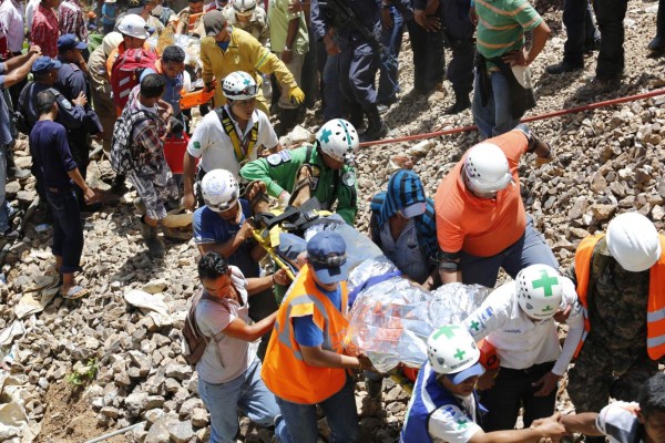 'Si nos parábamos no cabíamos los tres'