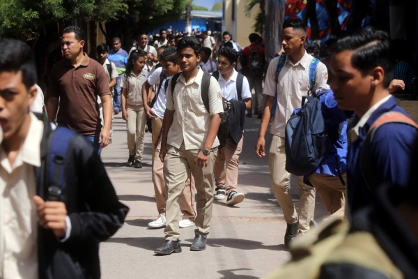 Centros educativos suspenden clases por falta de agua potable en la capital de Honduras