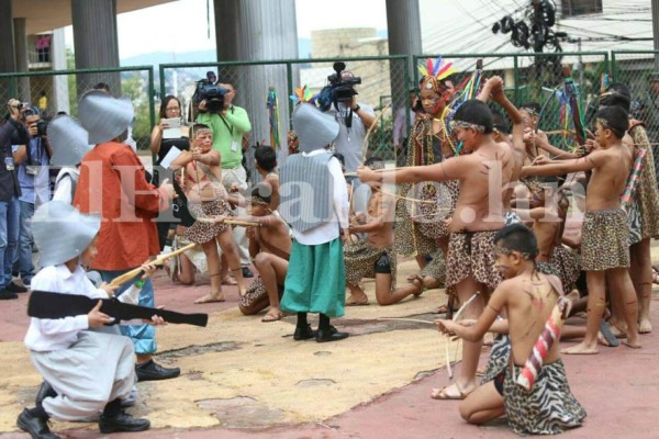 Escolares conmemoran Día al Cacique Lempira