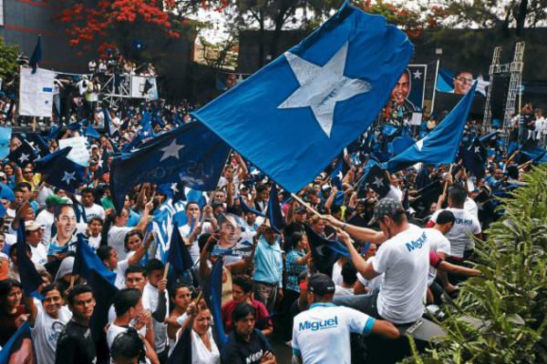 Miguel Pastor lanza precandidatura a la Presidencia de Honduras