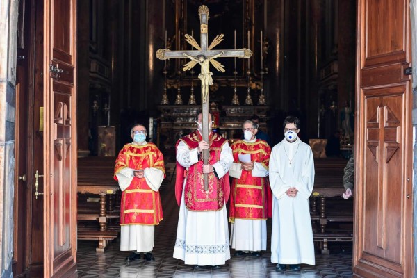 FOTOS: Un Viernes Santo inusual en el mundo a causa del Covid-19