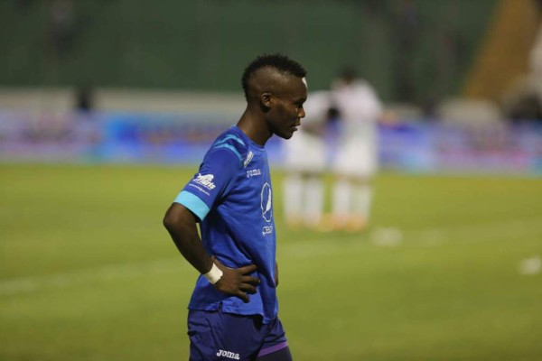 Rubilio Castillo visitó la tumba de su hermano tras cumplirle la promesa de quedar campeón con Motagua