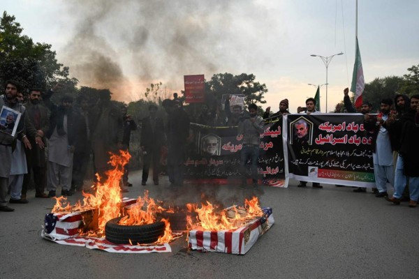 Llanto y sed de venganza: las protestas en Irán por el asesinato de Soleimani