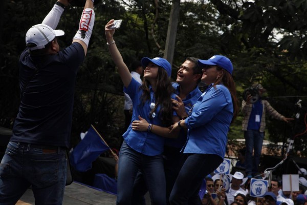 Las imágenes más inusuales sobre el cierre de campaña de los candidatos