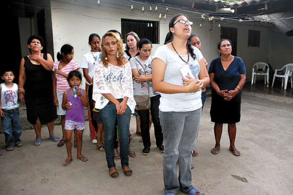 Honduras: Devotos ven rostro de Virgen sobre una palmera