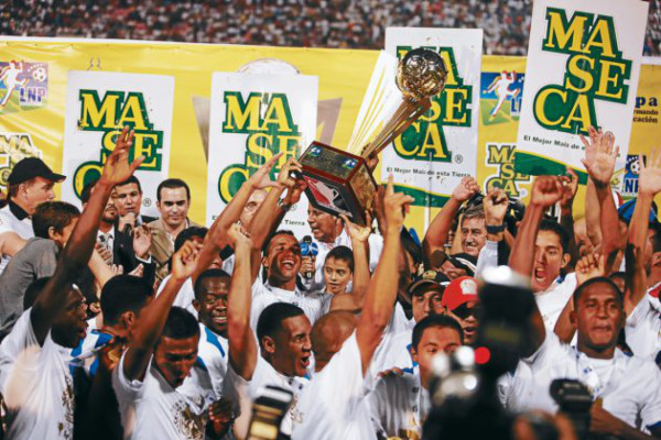 Donis Escober va por su título número 13 con Olimpia