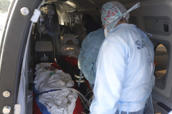 Nueva ola de covid-19, un meteorito y muertes: las predicciones de Mhoni Vidente para 2022