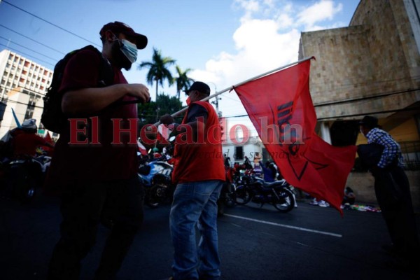 Simpatizantes de Libre protestan por decisiones en sesión preparatoria (FOTOS)
