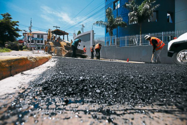 Capitalinos califican de tardío programa de reparación vial