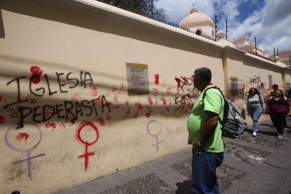 Manchan las paredes de la Catedral de Tegucigalpa
