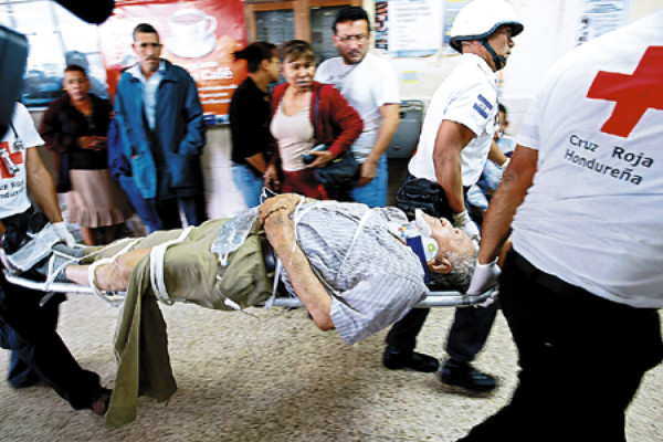 Un muerto y 15 heridos deja fatal accidente en el sur