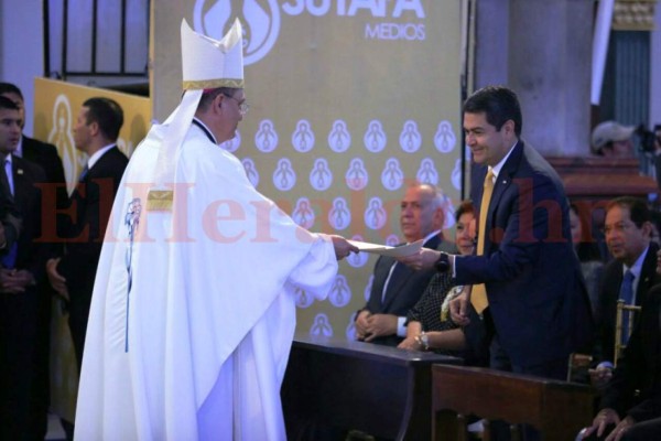Honduras: Pareja presidencial participa en misa del hallazgo de la Virgen de Suyapa&nbsp;&nbsp;