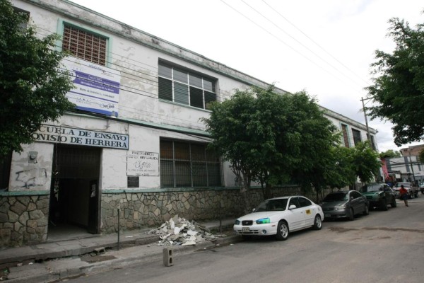 Insignes centros educativos de la capital resaltan a los próceres