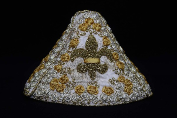 Honduras: Devotas cambian el ropaje que posee la Virgen de Suyapa