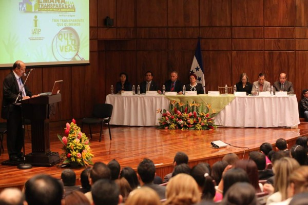 IAIP premia transparencia en 59 entes del gobierno de Honduras