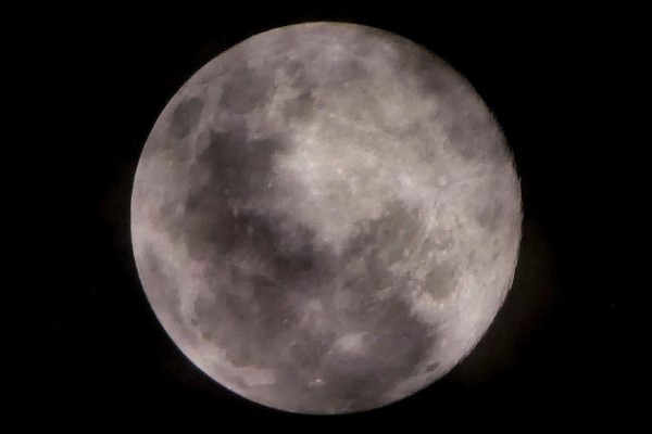 Las espectaculares imágenes que nos deja la Superluna rosa