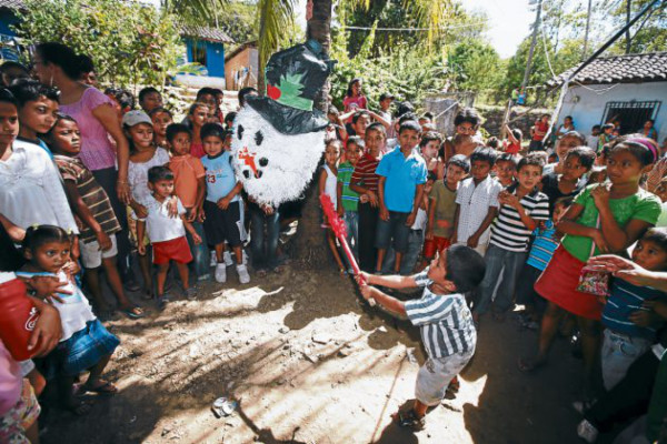 Soli-Diario repartió felicidad en Tablones Arriba, Yusguare