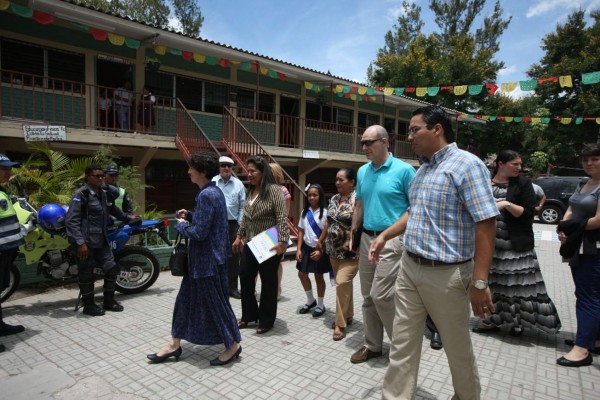 Transformación total de escuela Las Américas