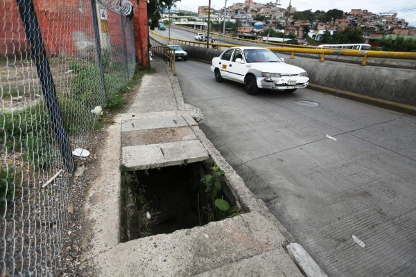 Más de L 5 millones invierten al año en reponer las tapaderas robadas