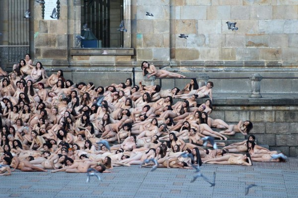 Más de seis mil colombianos se desnudan para Spencer Tunick