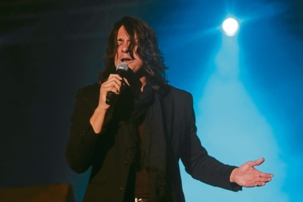 Noche de bendición en el Chochi Sosa con Alex Campos