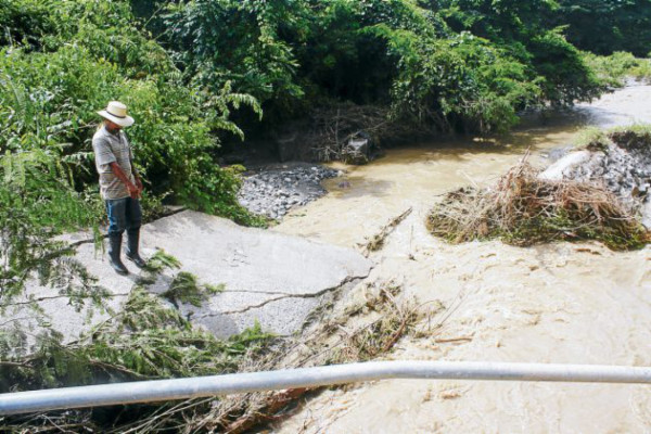 Vecinos de Alauca amenazados por la potencia del río Guasure