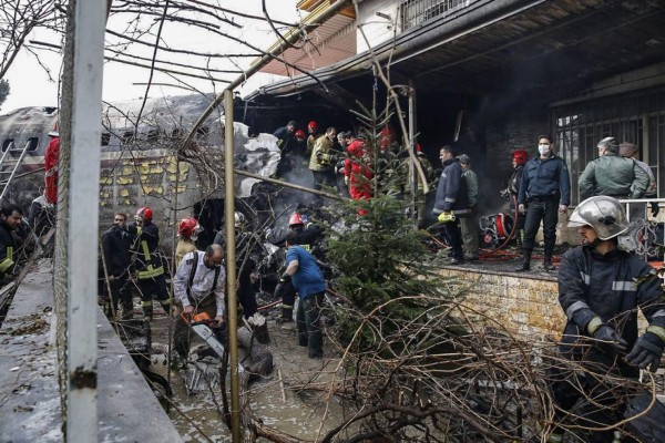 Las 10 impactantes fotos del Boeing 707 que se estrelló contra una casa en Irán