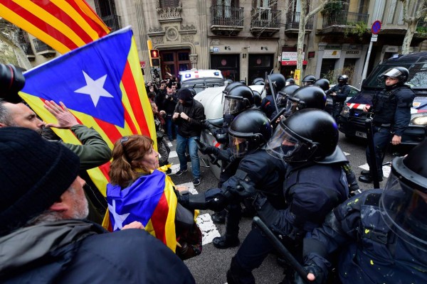FOTOS: Protestas en Cataluña tras el arresto del expresidente Carles Puigdemont en Alemania