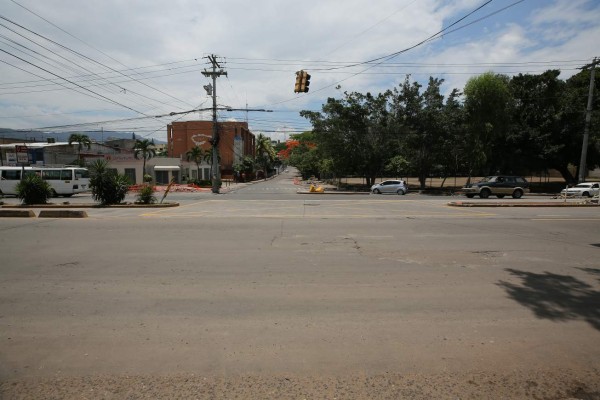 Cierran tramo vial por construcción de rotonda en el HEU