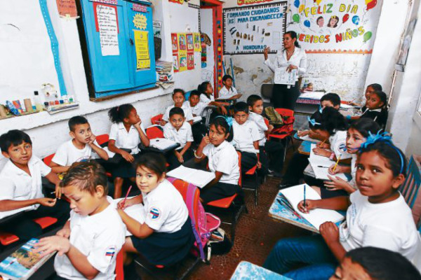 Gestionan fondos para trasladar centro educativo de barrio El Reparto