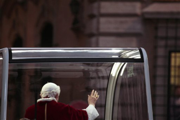 El Papa visita a presos y pide dignidad para ellos