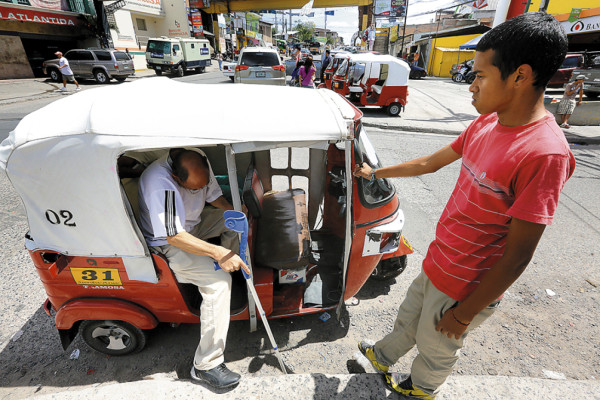 Decenas de mototaxis invaden al menos 50 barrios y colonias de la capital hondureña