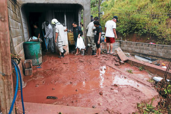 Banda nubosa de Ernesto dejó lluvias en la capital